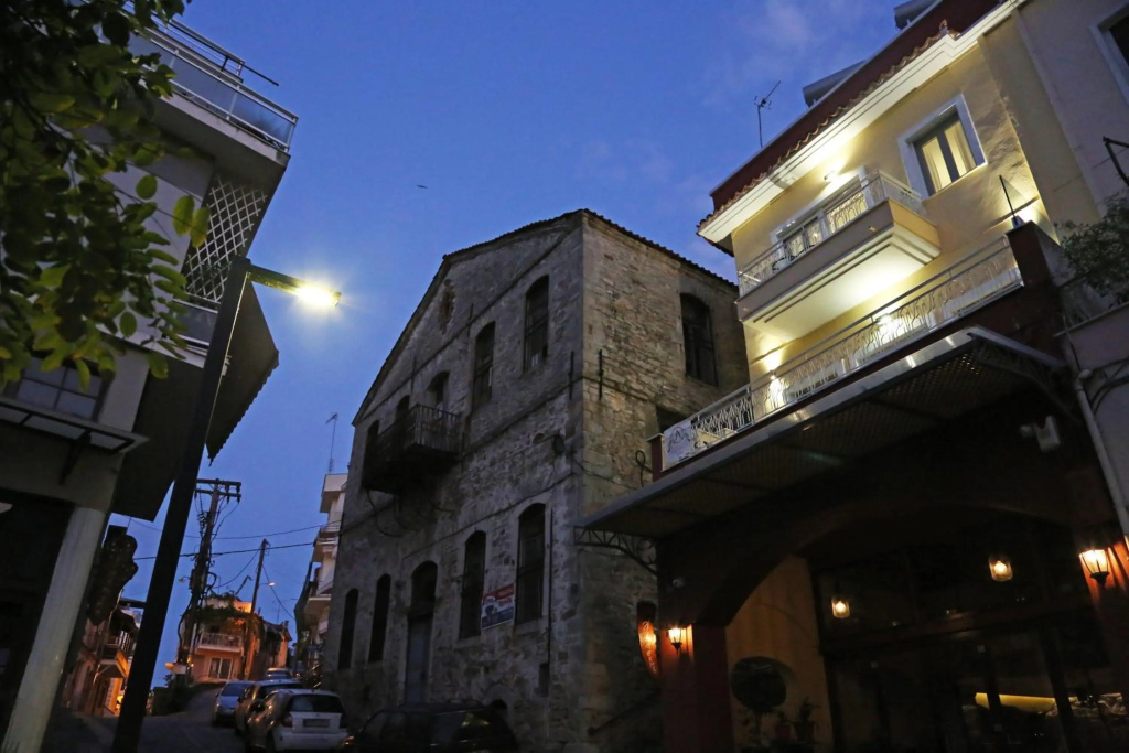Under the Aqueduct boutique house