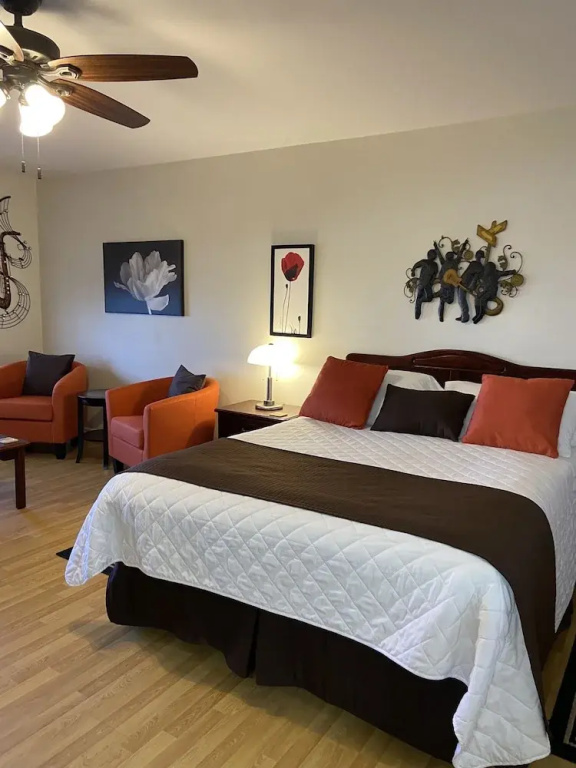 Double Suite with balcony full double bed