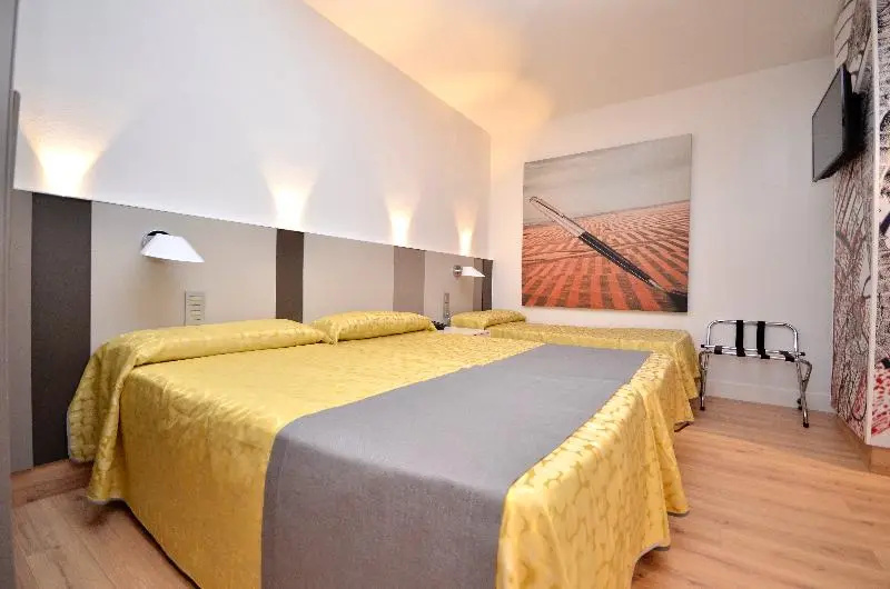 Triple room
