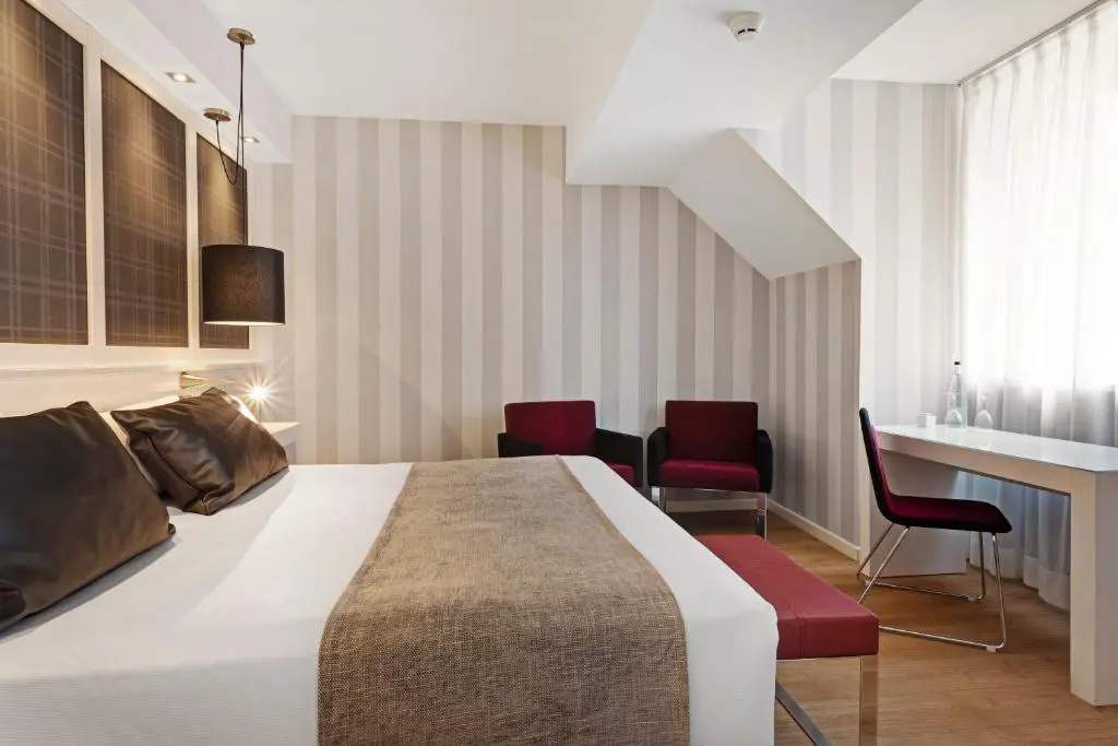 Catalonia Reina Victoria Hotel - Chambres