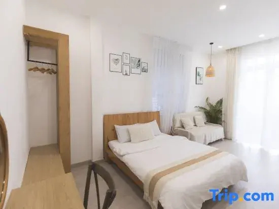 Standard Double room with balcony (full double bed)