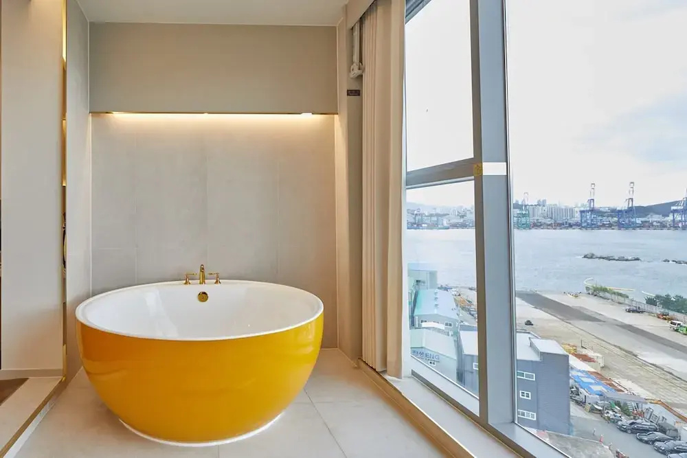 Premium Double room with partial ocean view (twin beds)
