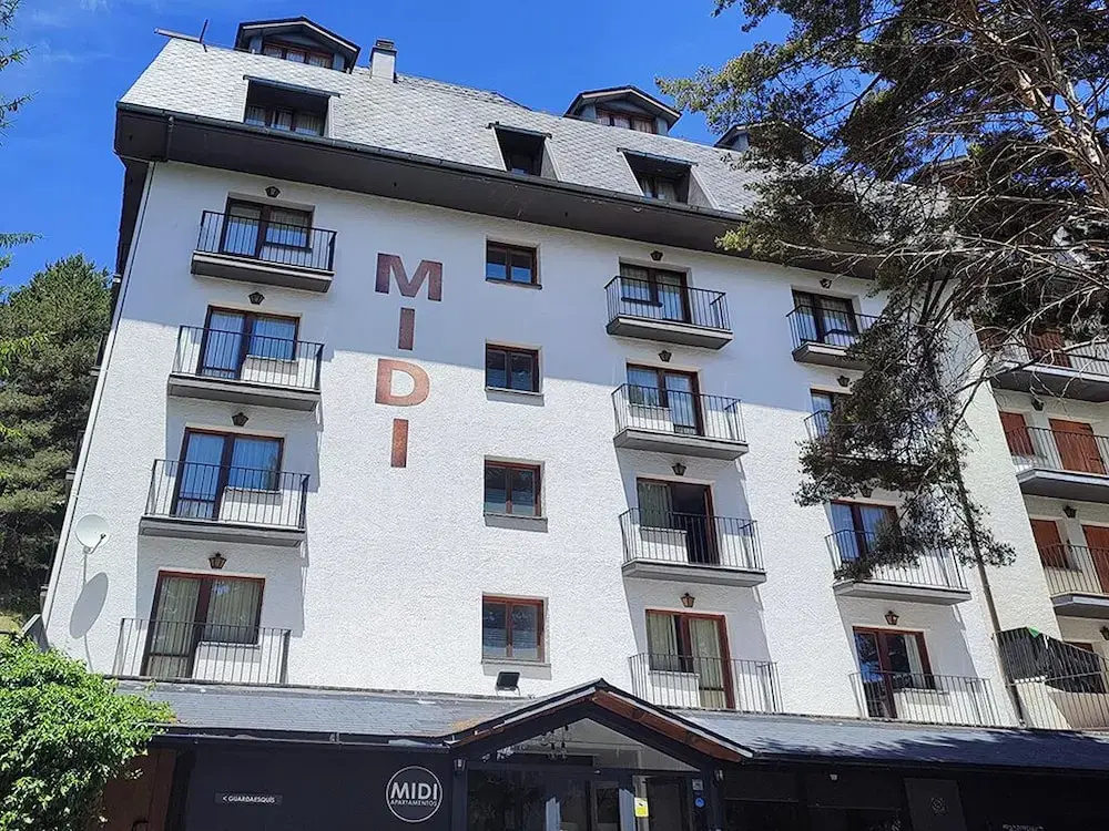 Apartamentos Midi 3000