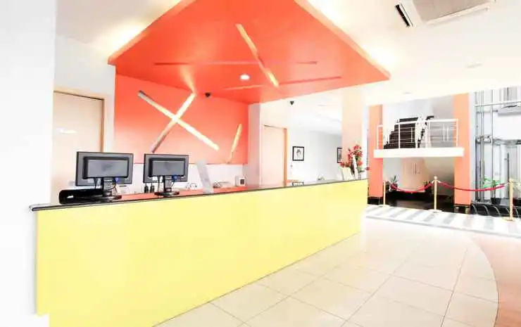 Lobby & Reception