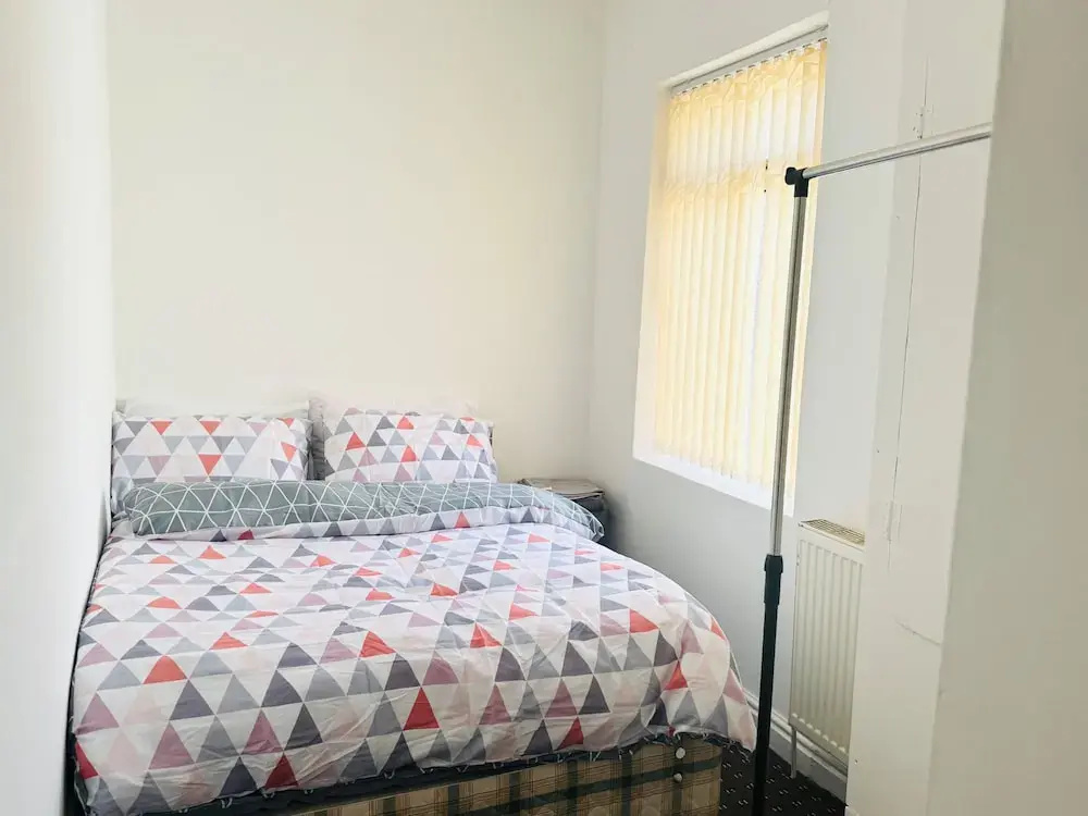 Stoke-on-trent - House - Sleeps 7 - City Centre