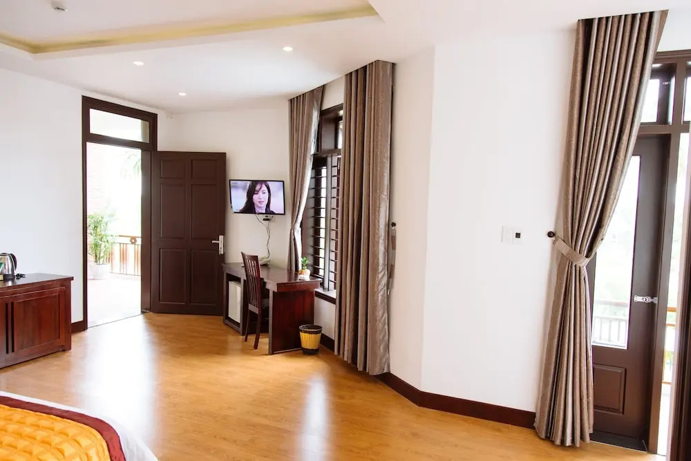 1 Bedroom Standard Triple room with balcony and with pool view