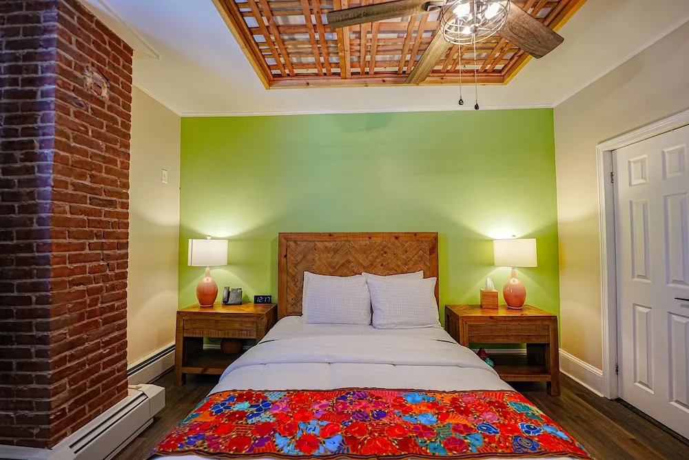 2 Bedrooms Double Suite (full double bed)