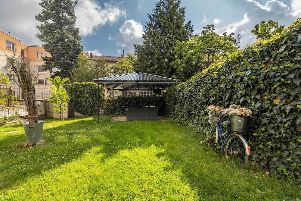 Apartments With Sunny Garden Prague