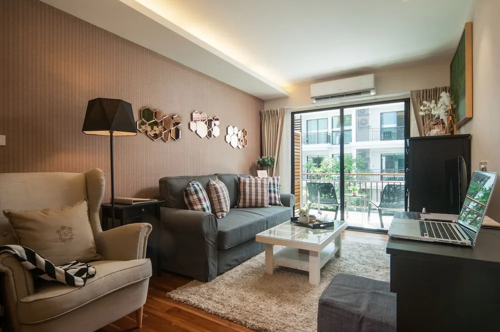 Люкс Comfort c 1 комнатой с балконом и с красивым видом из окна в The Title KR Beach Condotel Rawai Phuket