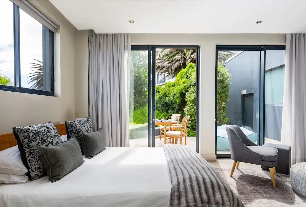 Superior Suite with balcony and with partial ocean view