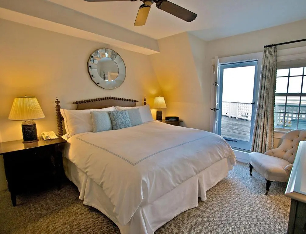 Deluxe Double room (full double bed)