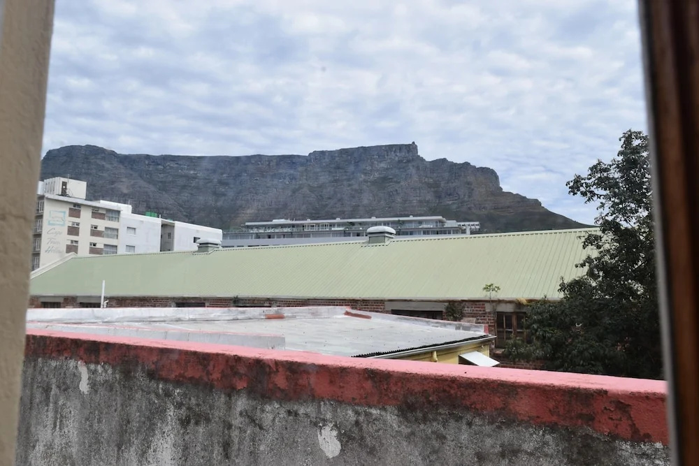 1 Bedroom Apartment Near Kloof Street