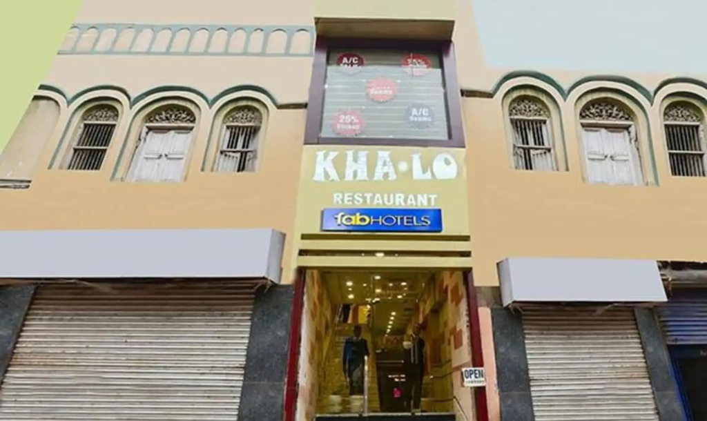 Capital O 69628 Ruk Lo