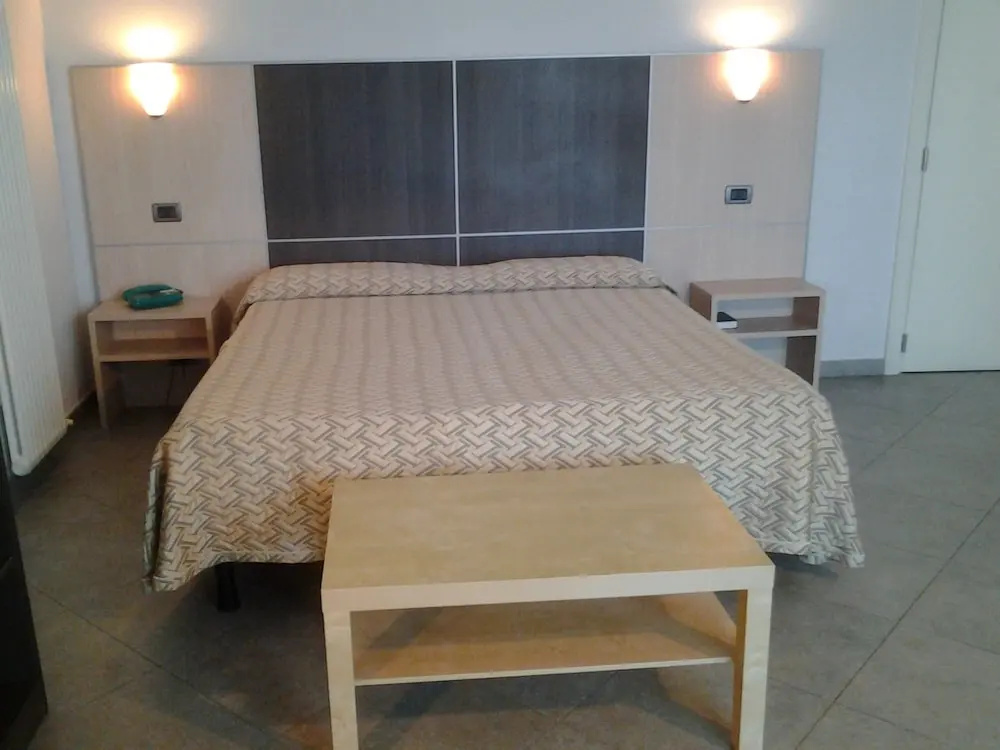 Standard Double room with balcony (full double bed)