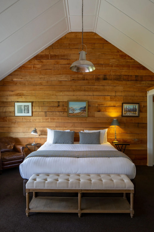 Kinross Winery, Cellar Door & Cottages by null