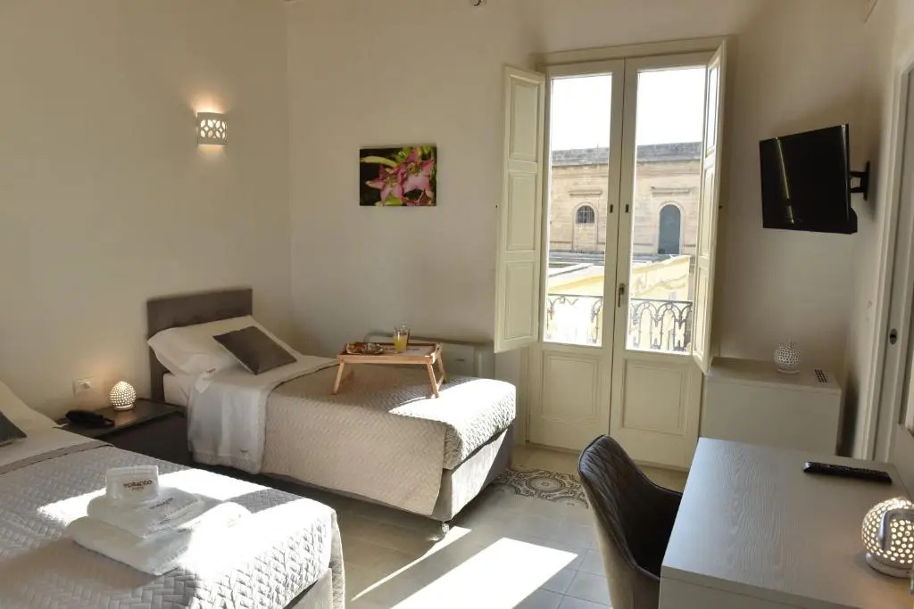 Deluxe Double room with balcony (full double bed)