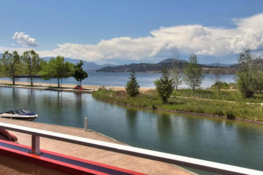 Discovery Bay Resort by Kelowna Resort Acc. - 80+ suites available - Chambres