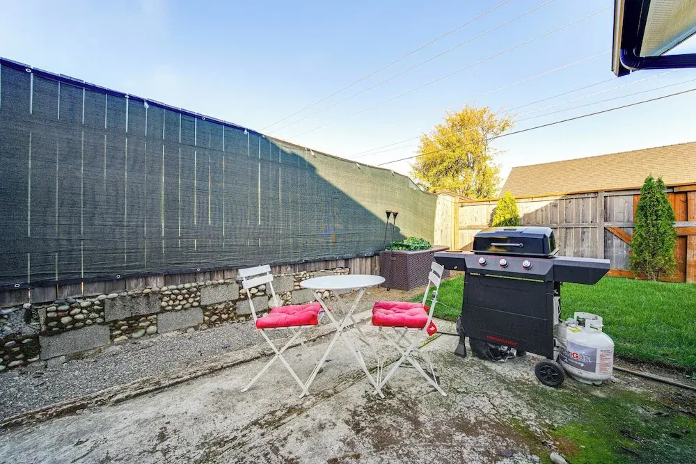 8 Mi to Downtown Seattle: Charming Home w/ Patio