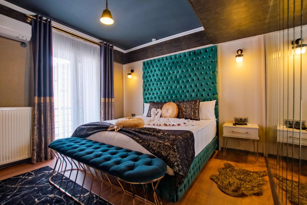 Moonday Hotel — 2