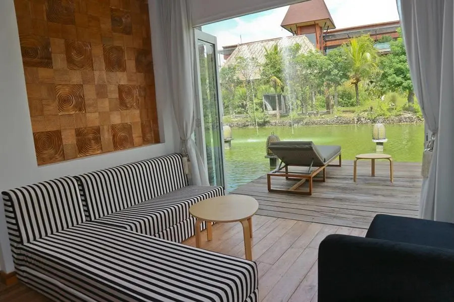 行政雙人套房，湖景，配有雙人床