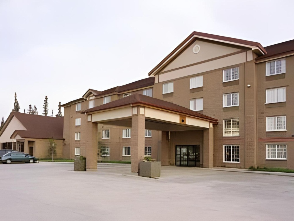 Woodlands Inn & Suites