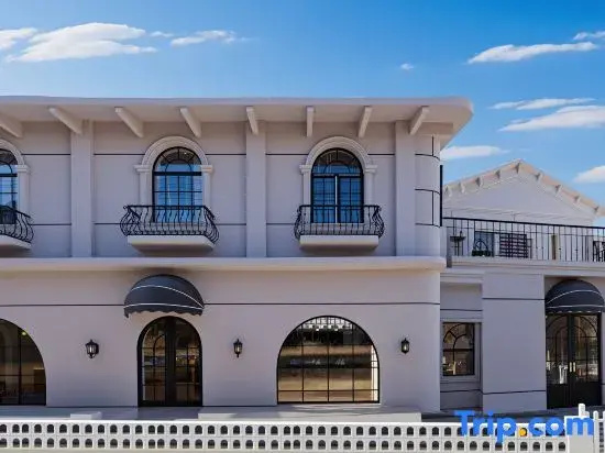 Chantilly Left Bank French Designer Homestay