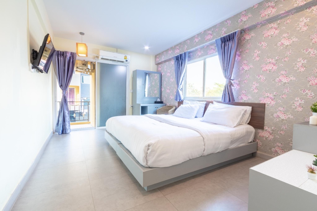 Deluxe Double room (full double bed)