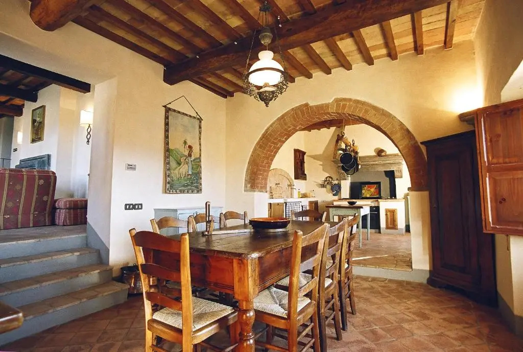4 Bedrooms Apartment