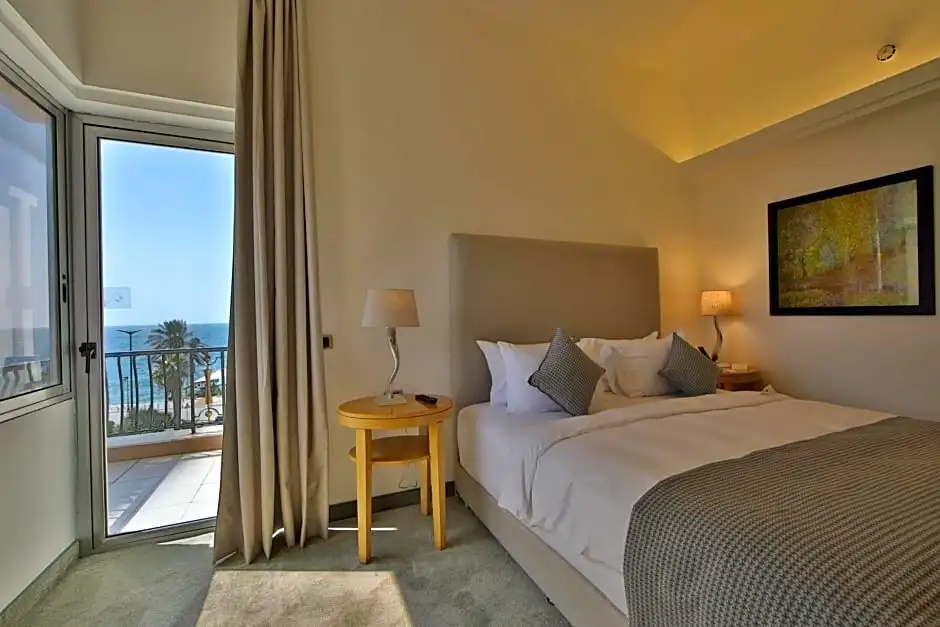 Deluxe Double room with partial sea view (full double bed)