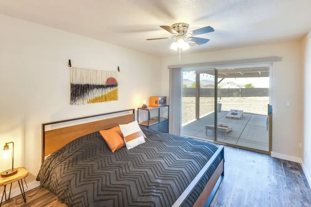 Bullhead City Oasis w/ Fire Pit + Mtn View! — фото 3