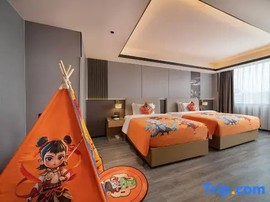 Deluxe Double Family room with city view (twin beds)