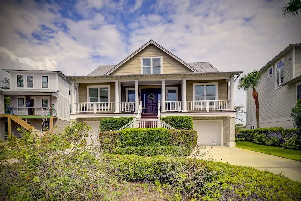 Fantastic Getaway With Private Pool, Deck, Game Room, AC & Fast Wifi
