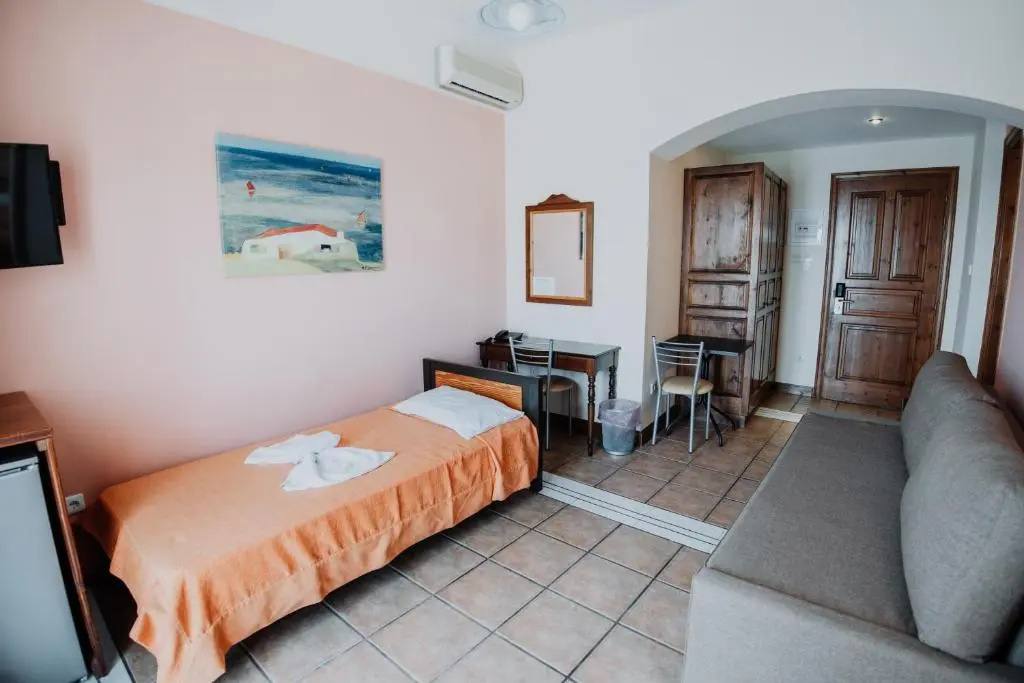 Golden View Beach Hotel - Chambres