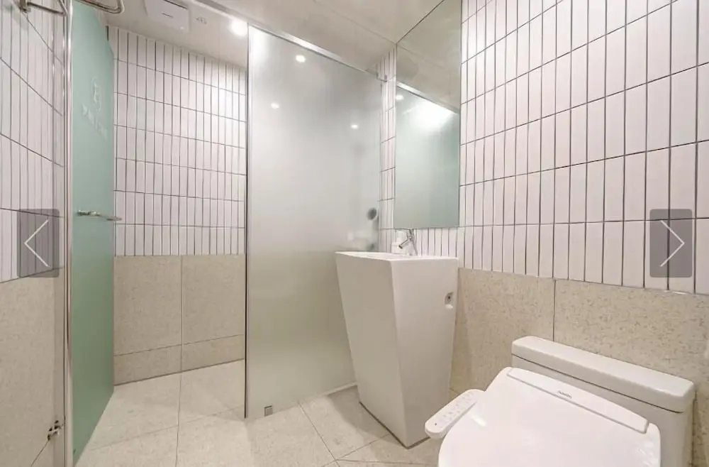 Deluxe Double room (full double bed)
