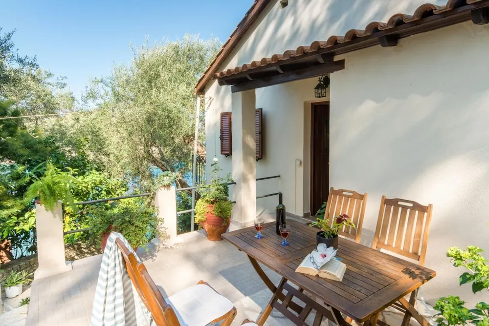 Aglaia Studio in Longos