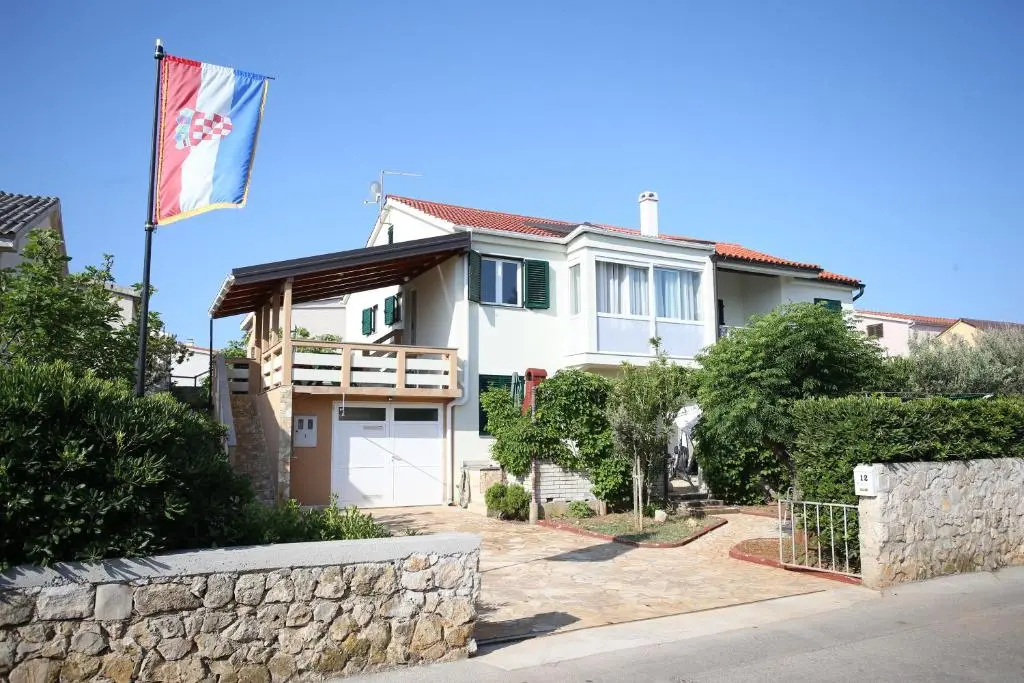 Apartments Larus, 4 stars, jacuzzi, 100 m2