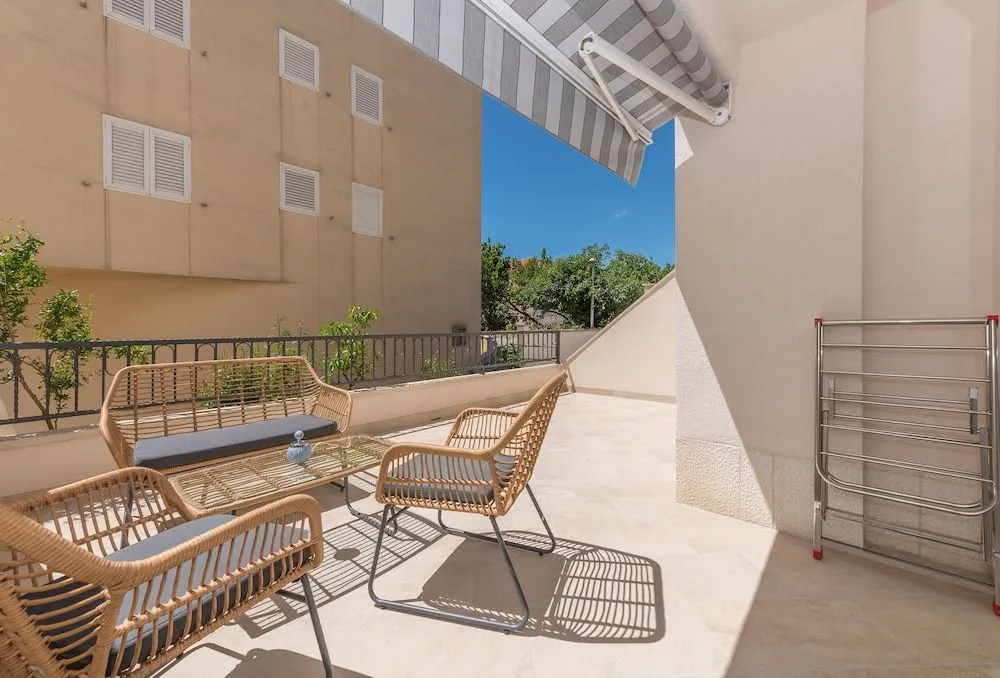 Makarska Beach Apartments Mara