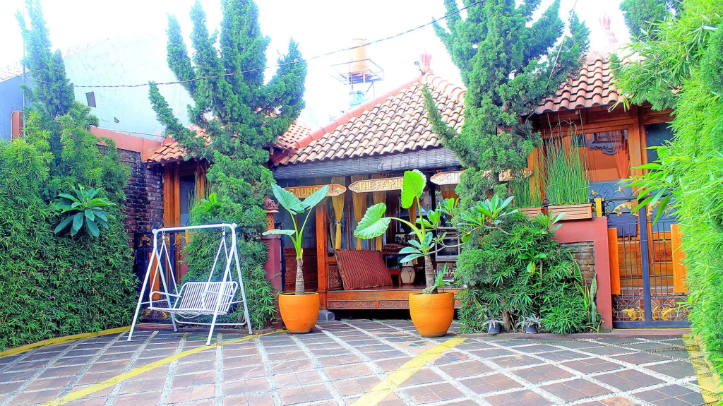 Pringgodani, The Family Guest House by ZEN Rooms