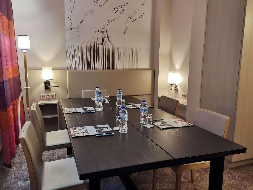 Mercure Paris Montparnasse Raspail 32