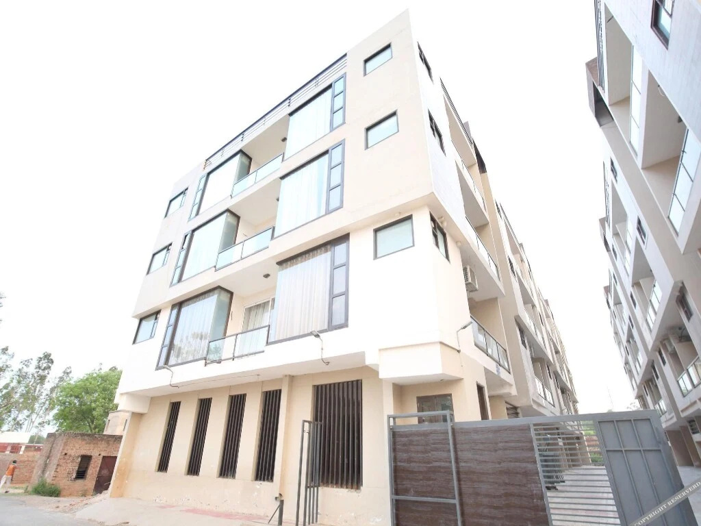 Royal Lake Suites By OYO Rooms