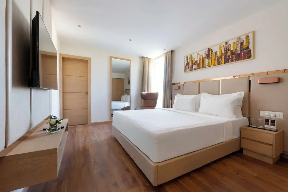 Executive Double room (full double bed)