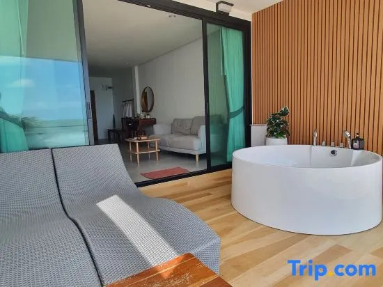 Люкс Deluxe в Rattana Pura Beach Resort