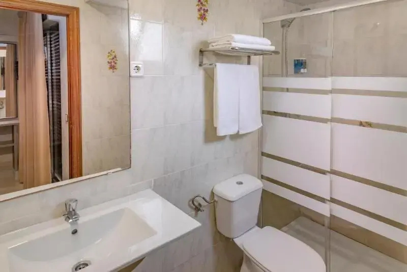 Standard Double room with balcony (full double bed)