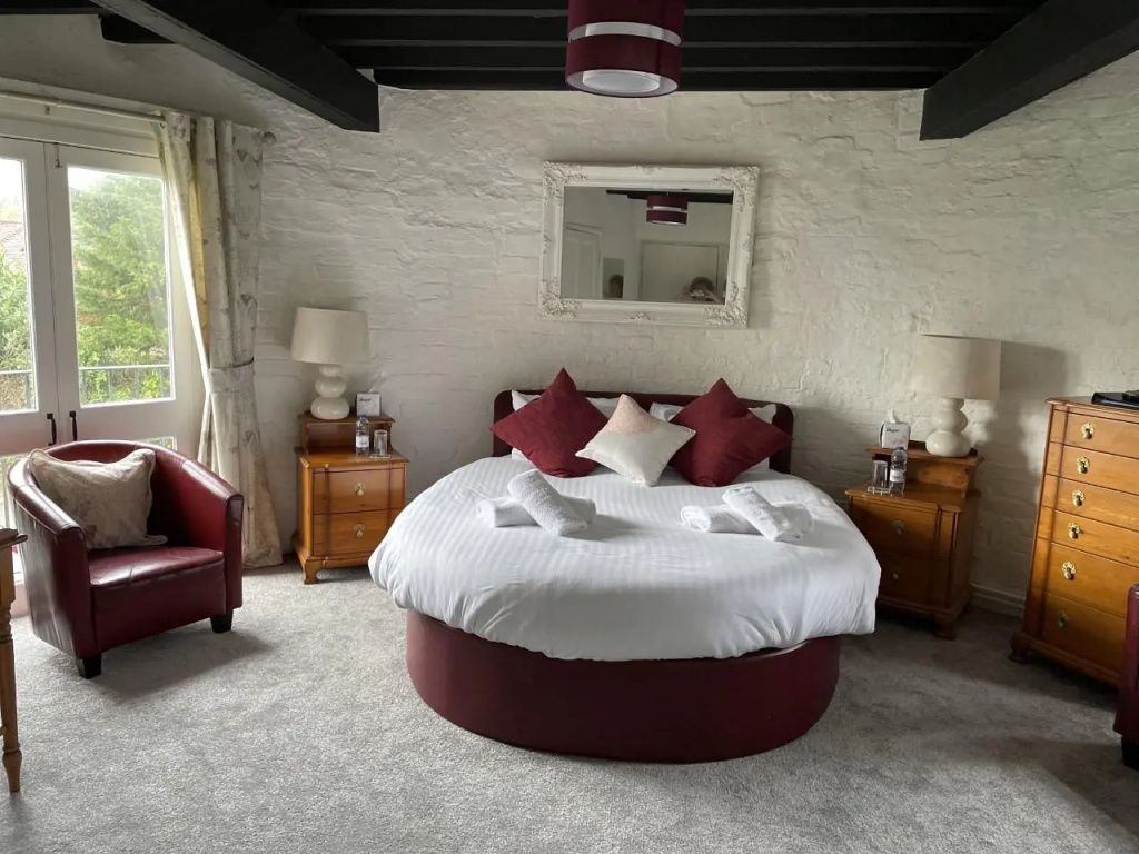 Standard Double room (full double bed)