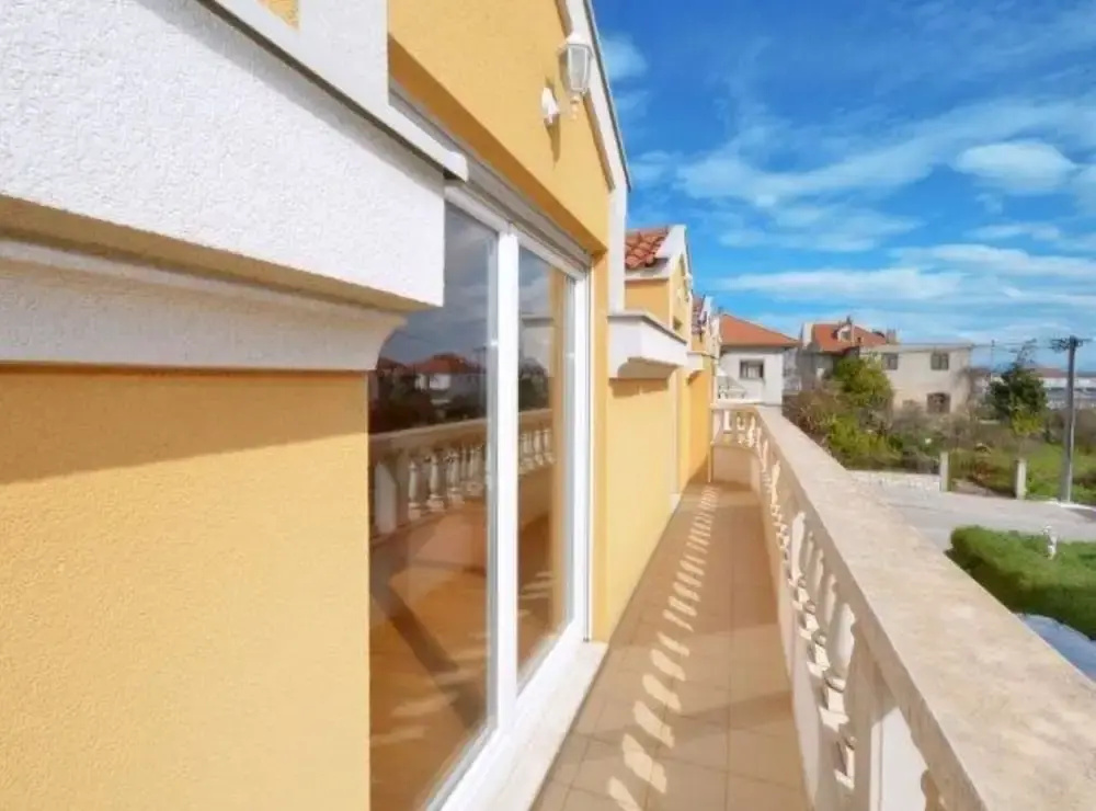 Bright Kaštela Apartment With Balcony and Private Parking