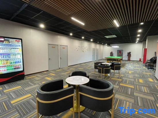 Huoqiu E-sports Apartment
