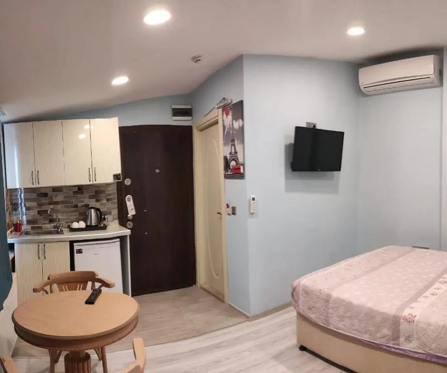 Deluxe Double room (full double bed)