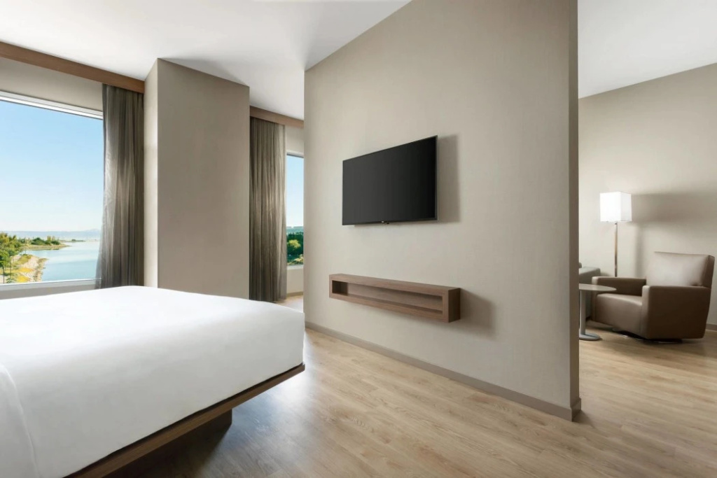 AC Hotel San Francisco Airport/Oyster Point Waterfront