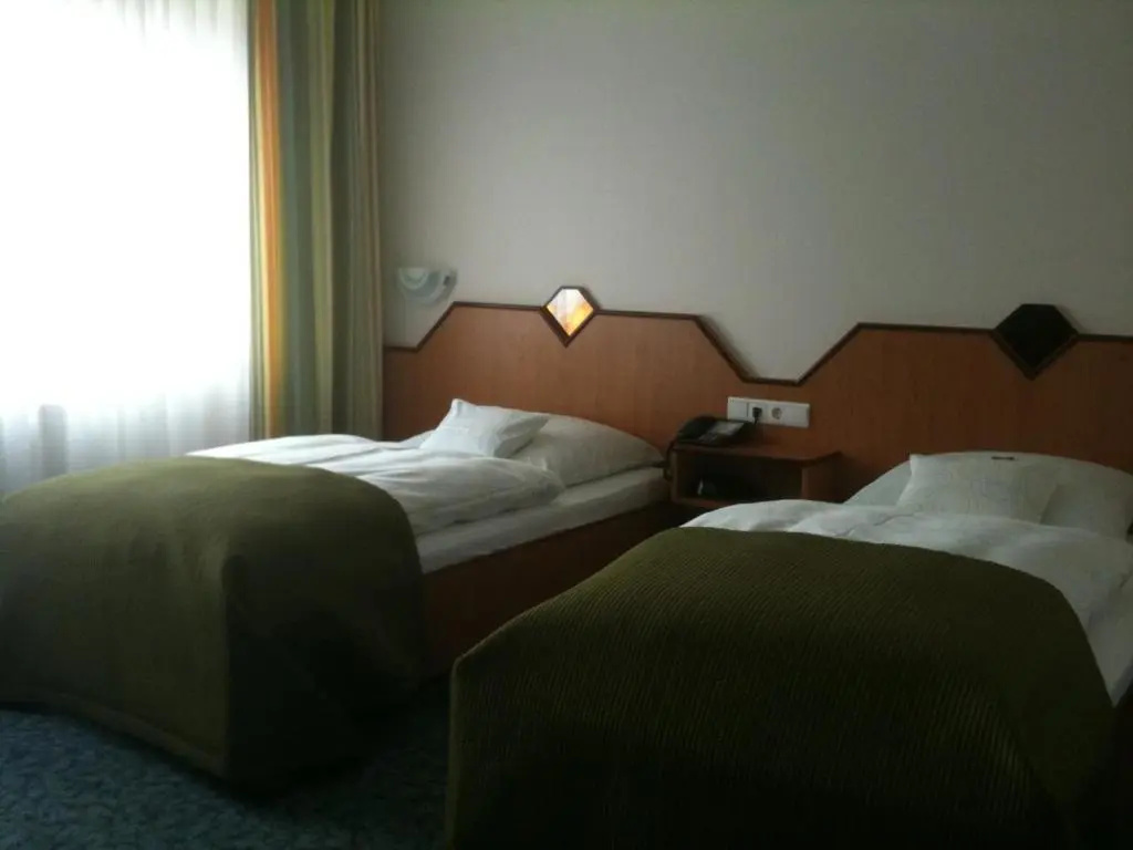 Double room (full double bed)