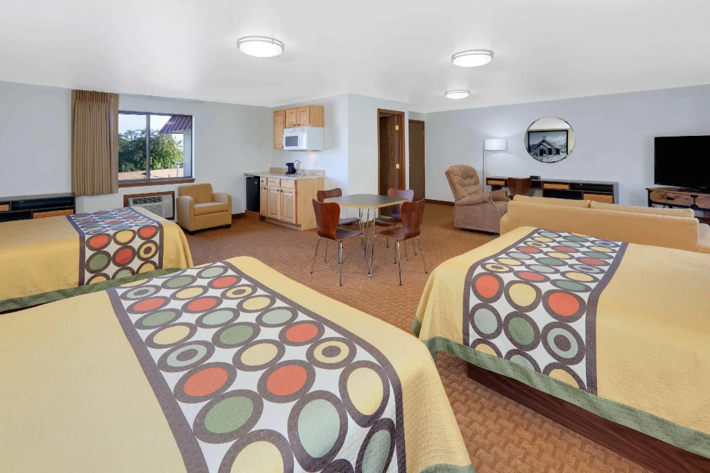 Sextuple Suite